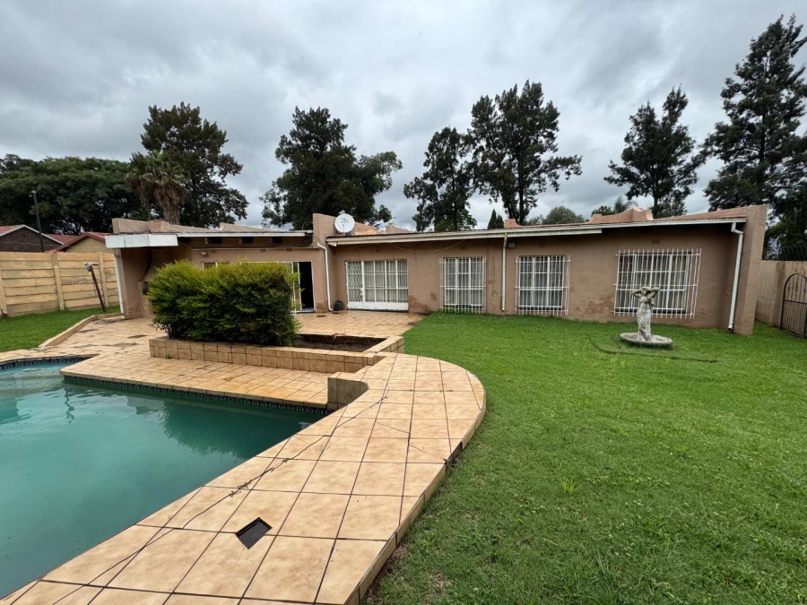 3 Bedroom Property for Sale in Brackendowns Gauteng