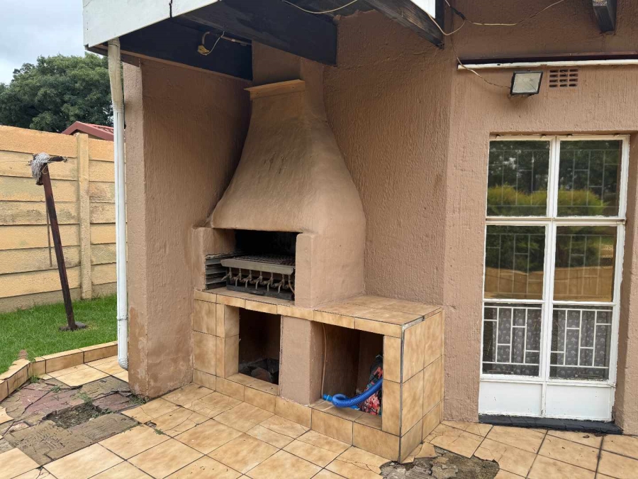 3 Bedroom Property for Sale in Brackendowns Gauteng