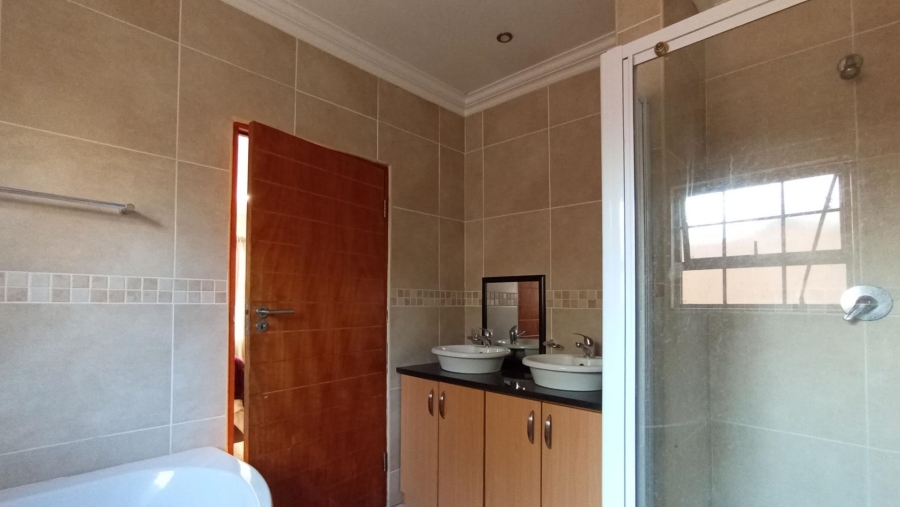 4 Bedroom Property for Sale in Rua Vista Gauteng