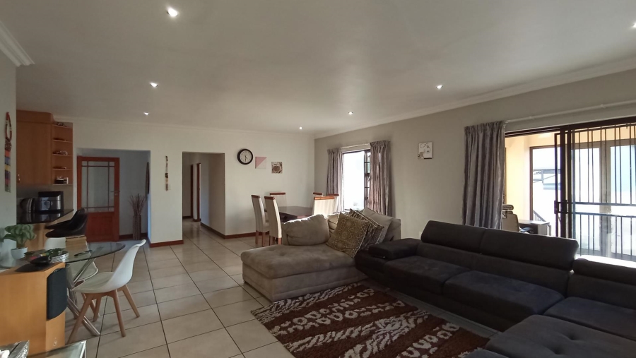 4 Bedroom Property for Sale in Rua Vista Gauteng