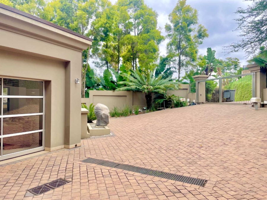 6 Bedroom Property for Sale in Woodhill Estate Gauteng