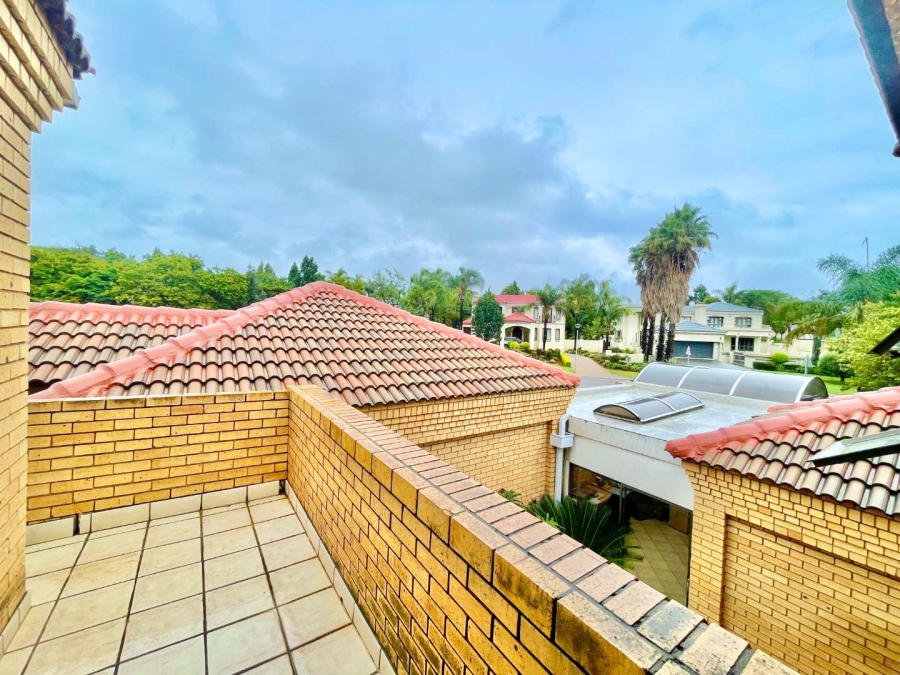 To Let 4 Bedroom Property for Rent in Woodhill Estate Gauteng