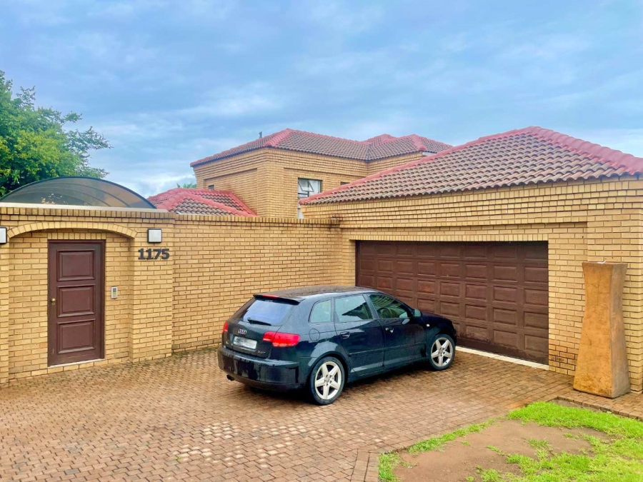 To Let 4 Bedroom Property for Rent in Woodhill Estate Gauteng