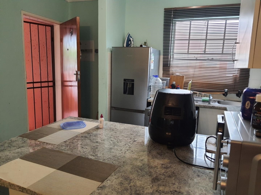 To Let 2 Bedroom Property for Rent in Weltevreden Park Gauteng