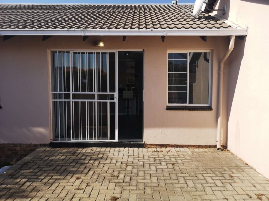 To Let 2 Bedroom Property for Rent in Northwold Gauteng