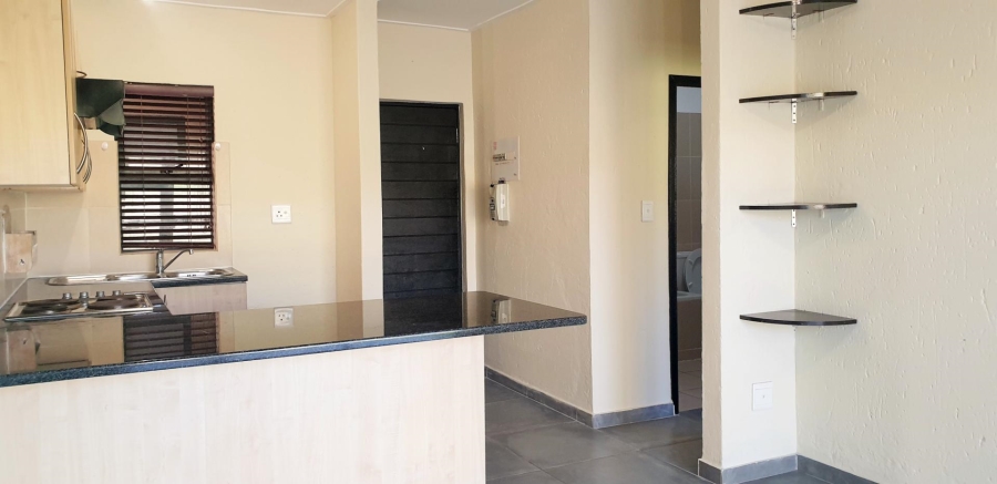 To Let 1 Bedroom Property for Rent in Jackal Creek Golf Estate Gauteng