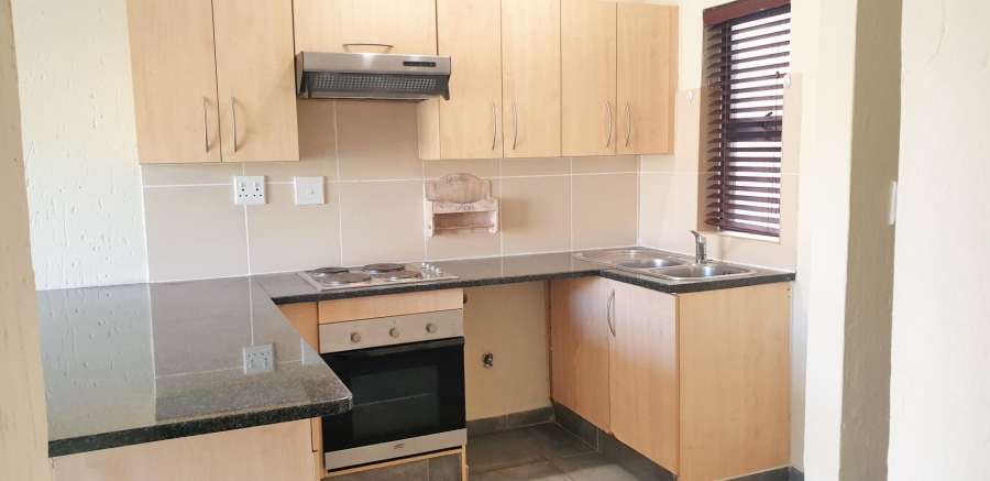 To Let 1 Bedroom Property for Rent in Jackal Creek Golf Estate Gauteng