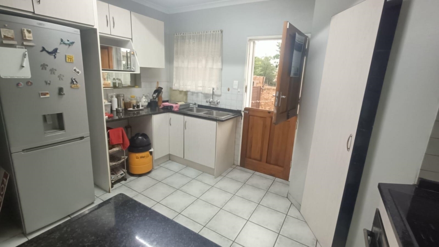 3 Bedroom Property for Sale in Die Hoewes Gauteng