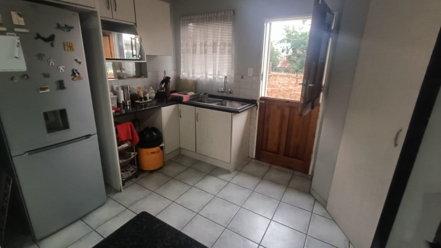 3 Bedroom Property for Sale in Die Hoewes Gauteng