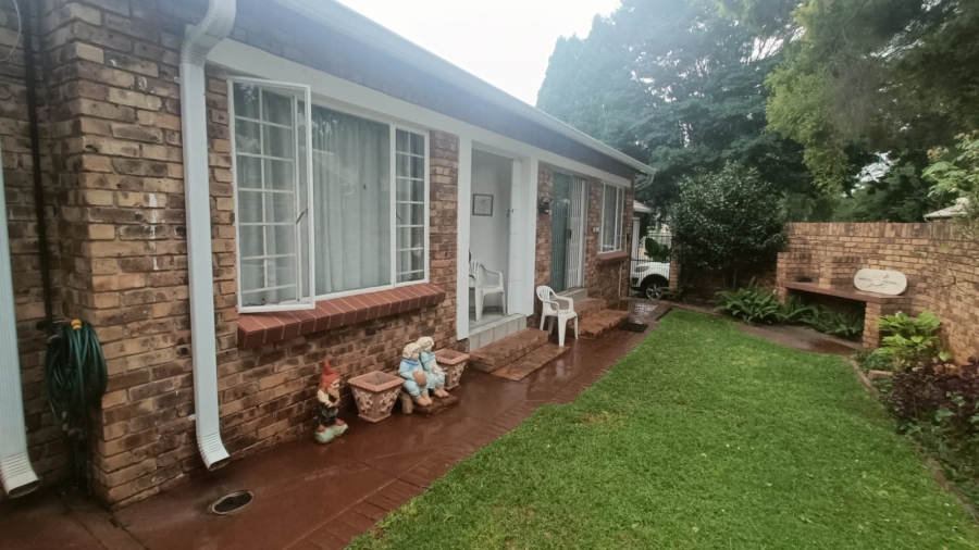 3 Bedroom Property for Sale in Die Hoewes Gauteng