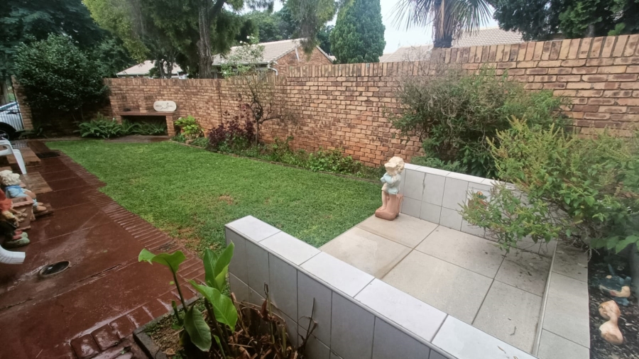 3 Bedroom Property for Sale in Die Hoewes Gauteng