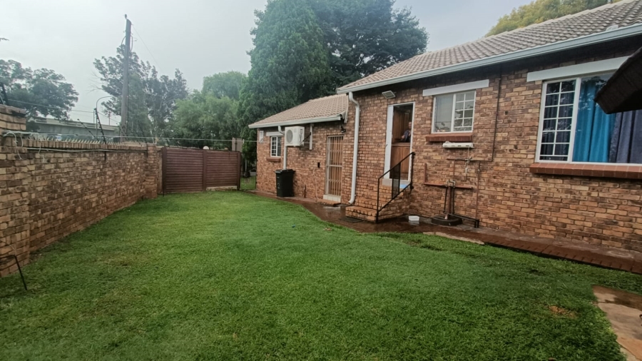 3 Bedroom Property for Sale in Die Hoewes Gauteng