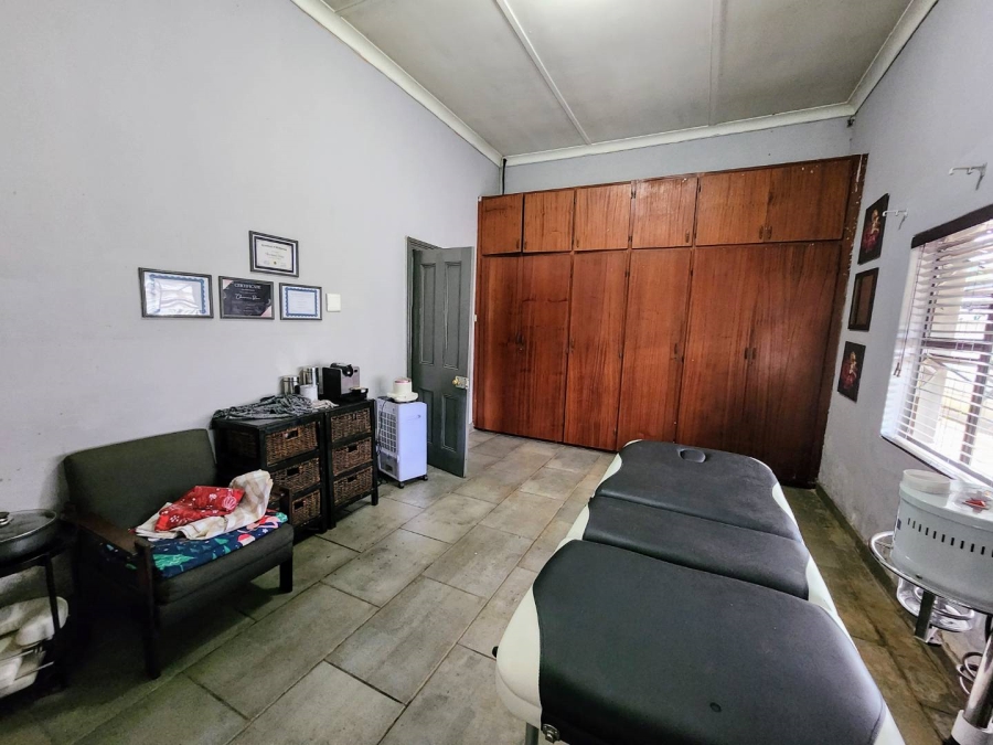 3 Bedroom Property for Sale in Les Marais Gauteng