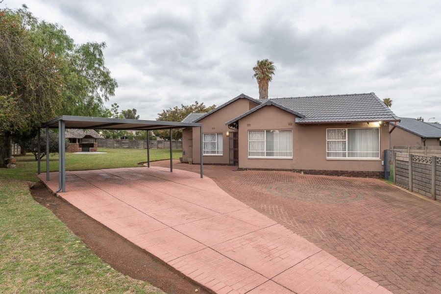 4 Bedroom Property for Sale in Brackenhurst Gauteng