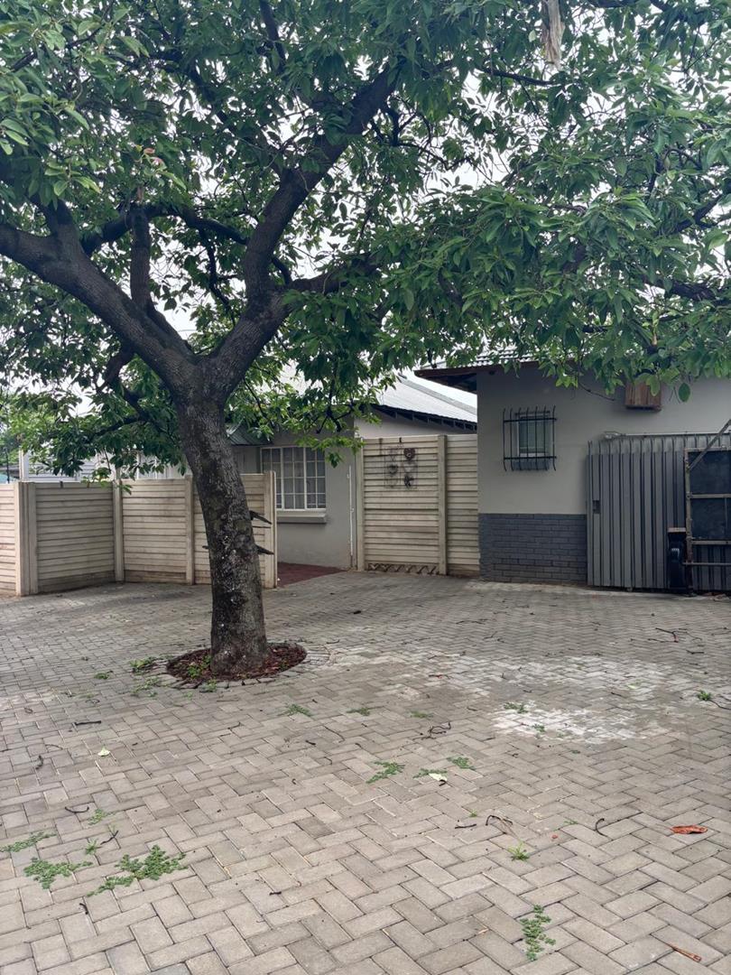 To Let 1 Bedroom Property for Rent in Capital Park Gauteng