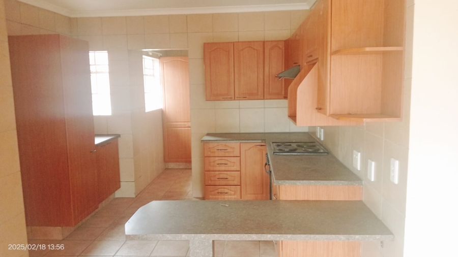 To Let 3 Bedroom Property for Rent in Glen Marais Gauteng