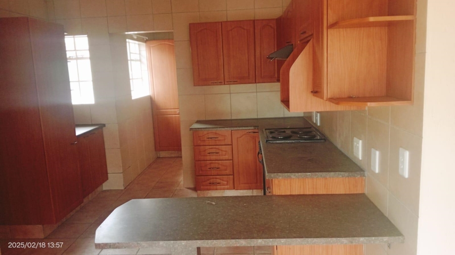 To Let 3 Bedroom Property for Rent in Glen Marais Gauteng