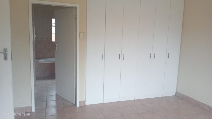 To Let 3 Bedroom Property for Rent in Glen Marais Gauteng