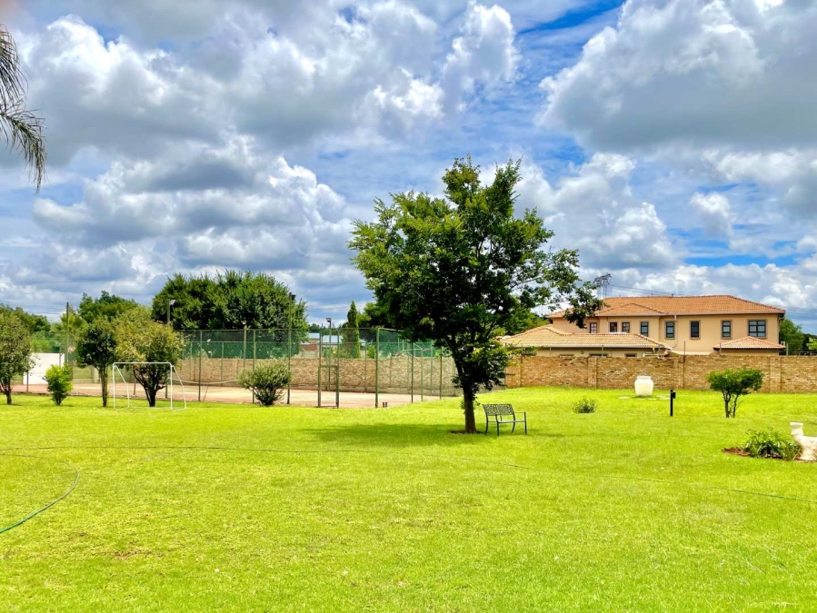 5 Bedroom Property for Sale in Rietvlei View Gauteng