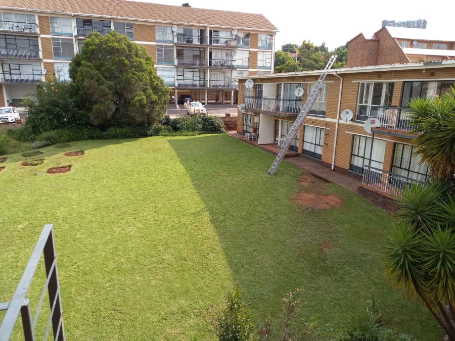 To Let 1 Bedroom Property for Rent in Kloofendal Gauteng