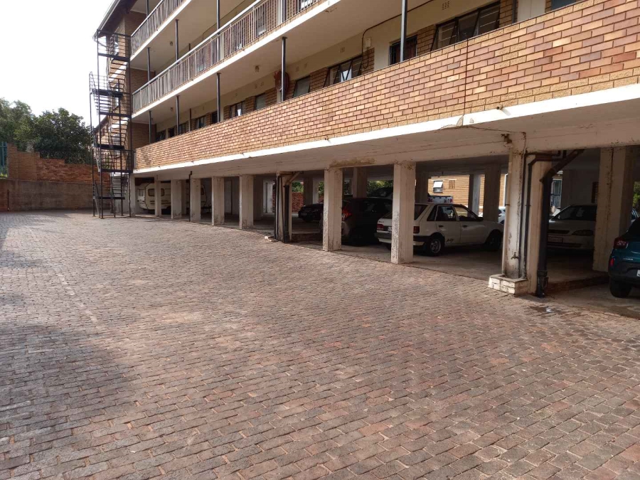 To Let 1 Bedroom Property for Rent in Kloofendal Gauteng