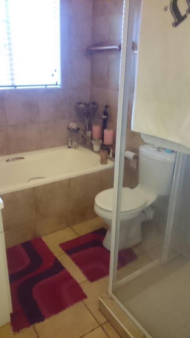 To Let 2 Bedroom Property for Rent in Sonneglans Gauteng