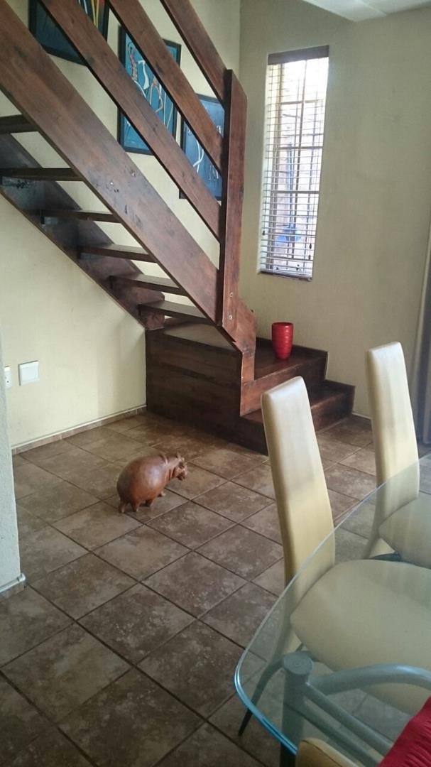 To Let 2 Bedroom Property for Rent in Sonneglans Gauteng