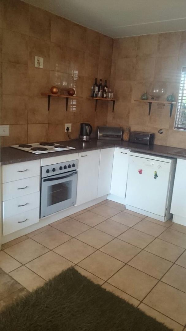 To Let 2 Bedroom Property for Rent in Sonneglans Gauteng