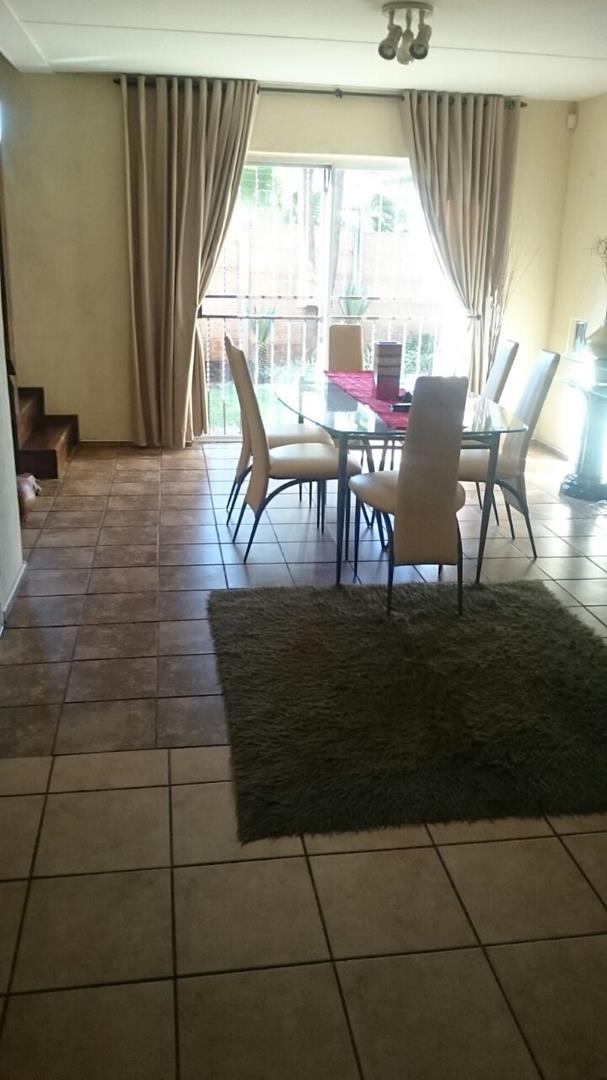 To Let 2 Bedroom Property for Rent in Sonneglans Gauteng