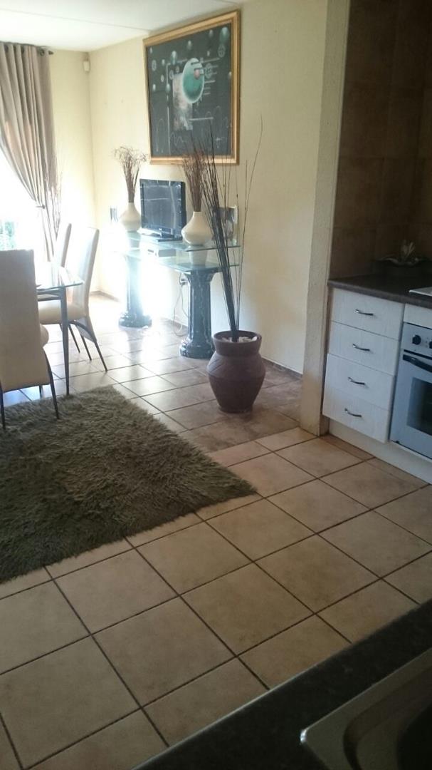 To Let 2 Bedroom Property for Rent in Sonneglans Gauteng