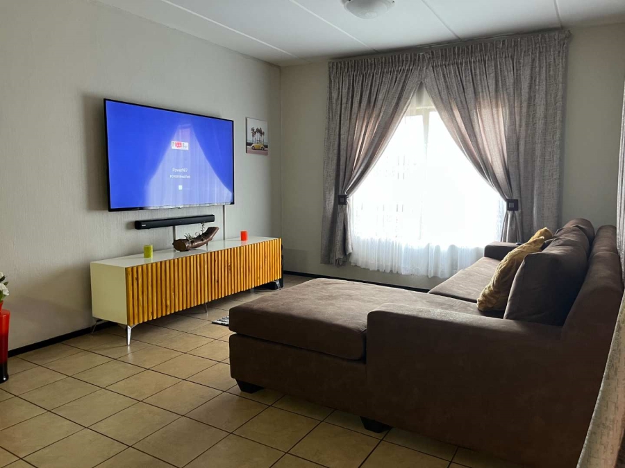 To Let 3 Bedroom Property for Rent in Helderkruin Gauteng