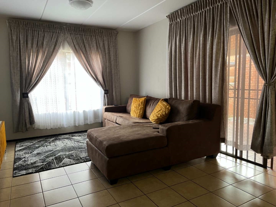 To Let 3 Bedroom Property for Rent in Helderkruin Gauteng