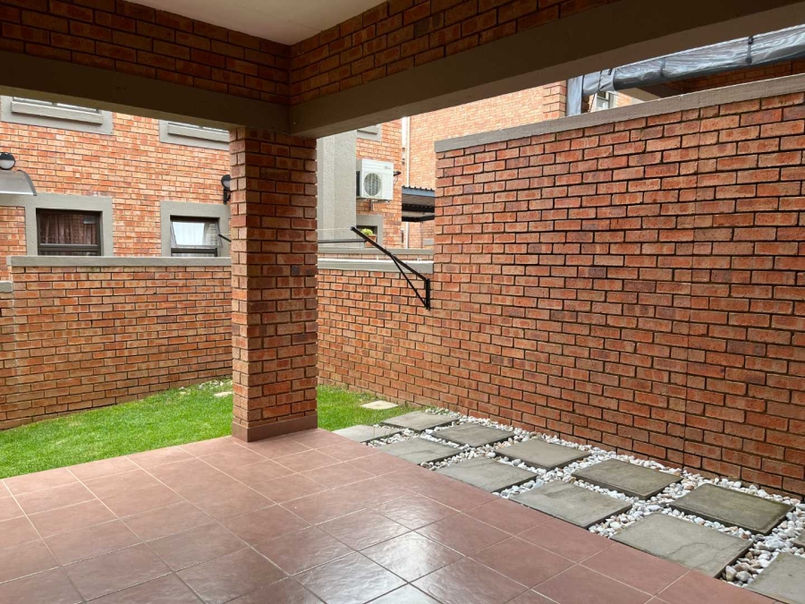 To Let 3 Bedroom Property for Rent in Helderkruin Gauteng