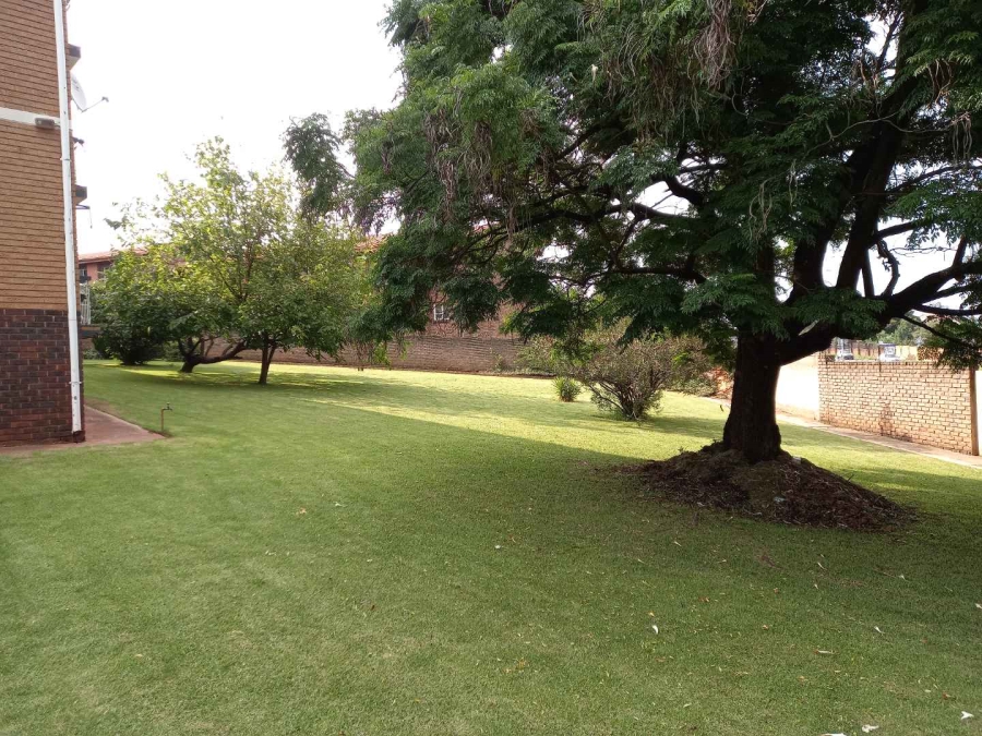 To Let 1 Bedroom Property for Rent in Kloofendal Gauteng