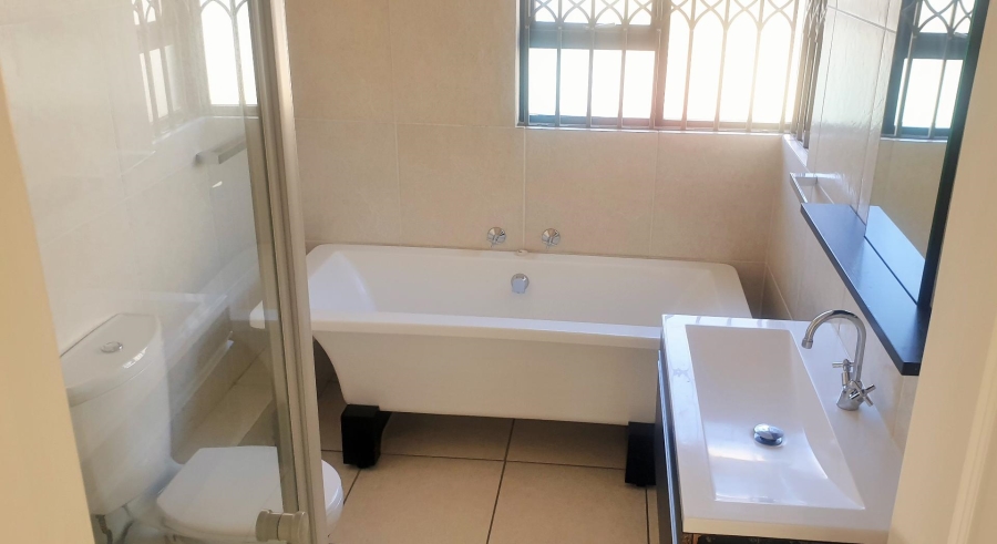 To Let 2 Bedroom Property for Rent in Douglasdale Gauteng