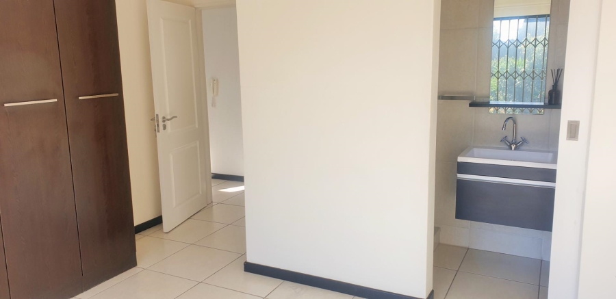 To Let 2 Bedroom Property for Rent in Douglasdale Gauteng