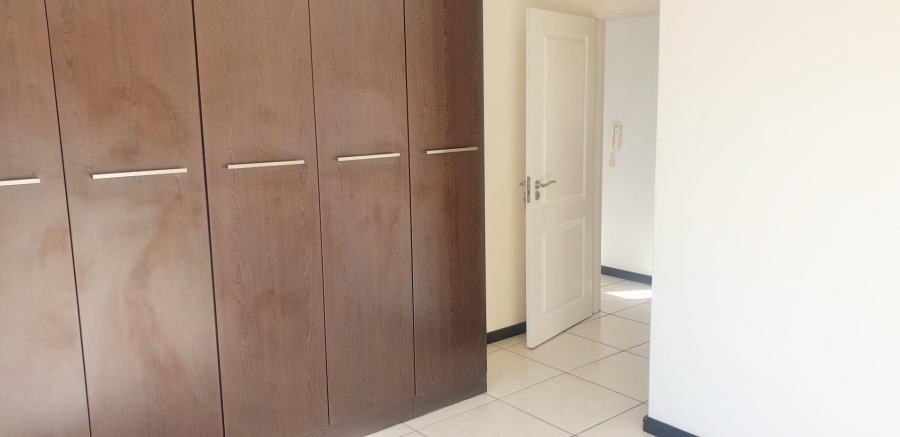 To Let 2 Bedroom Property for Rent in Douglasdale Gauteng