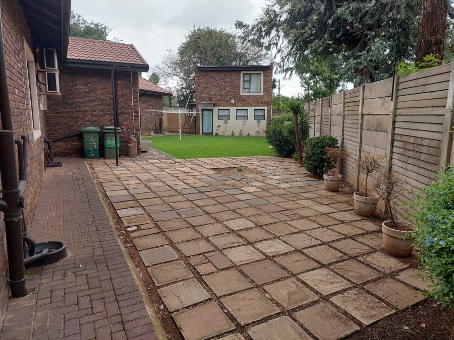To Let 1 Bedroom Property for Rent in Brackenhurst Gauteng