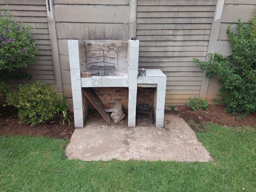 To Let 1 Bedroom Property for Rent in Brackenhurst Gauteng