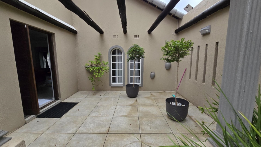 4 Bedroom Property for Sale in Verwoerdpark Gauteng