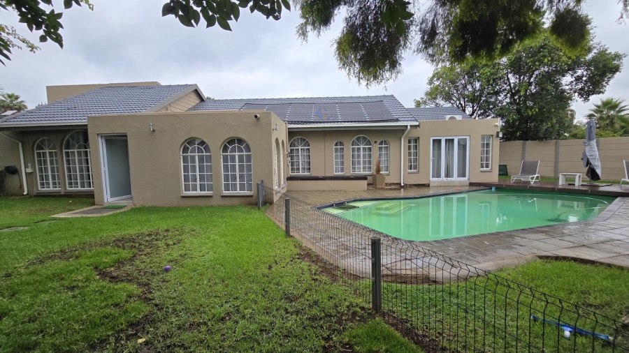 4 Bedroom Property for Sale in Verwoerdpark Gauteng