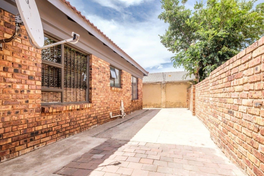 To Let 2 Bedroom Property for Rent in Southdowns Gauteng