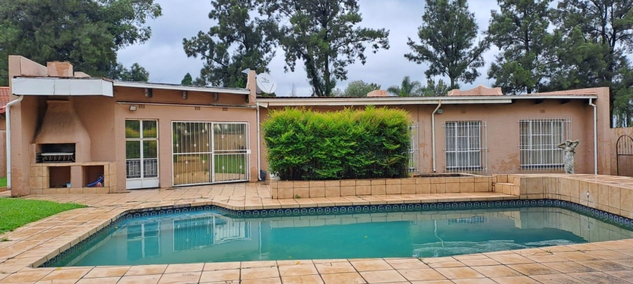 3 Bedroom Property for Sale in Brackendowns Gauteng