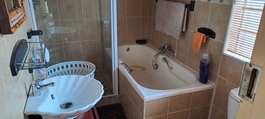 3 Bedroom Property for Sale in Brackendowns Gauteng