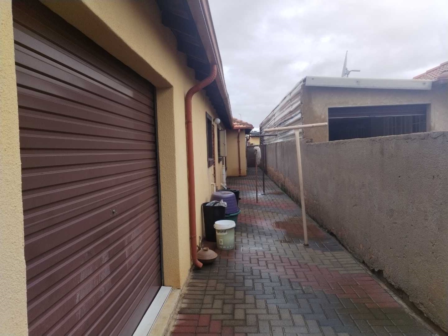 5 Bedroom Property for Sale in Nellmapius Gauteng