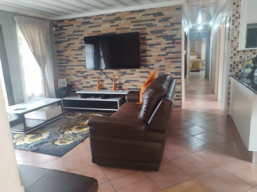 5 Bedroom Property for Sale in Nellmapius Gauteng