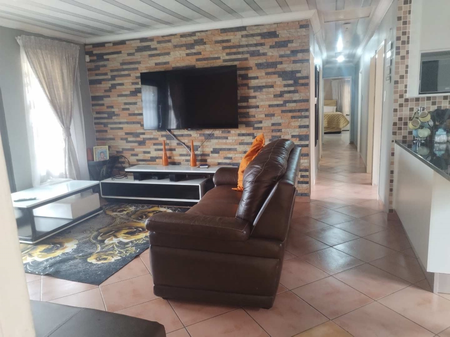 5 Bedroom Property for Sale in Nellmapius Gauteng