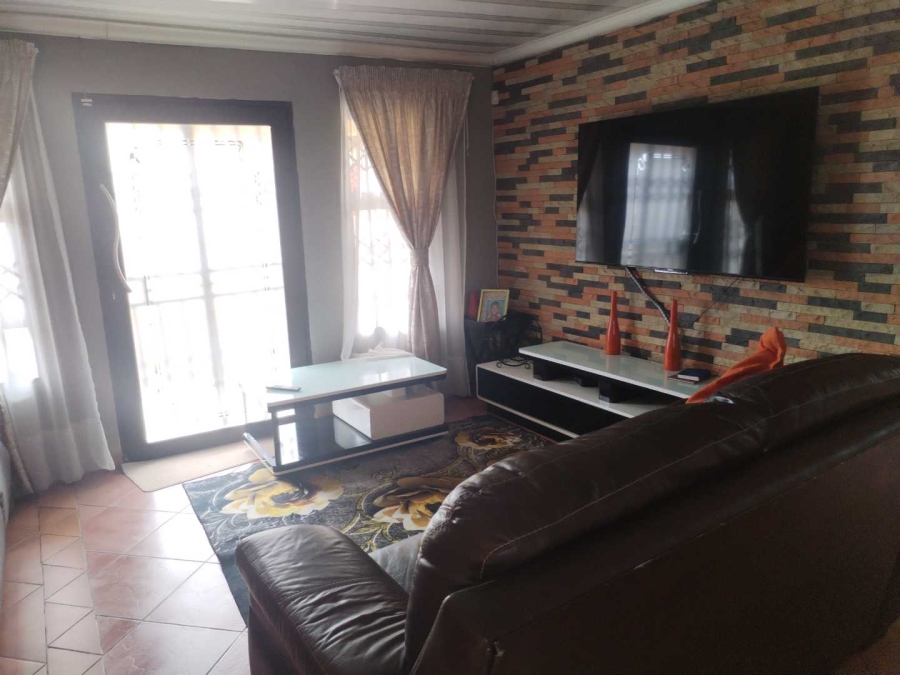 5 Bedroom Property for Sale in Nellmapius Gauteng