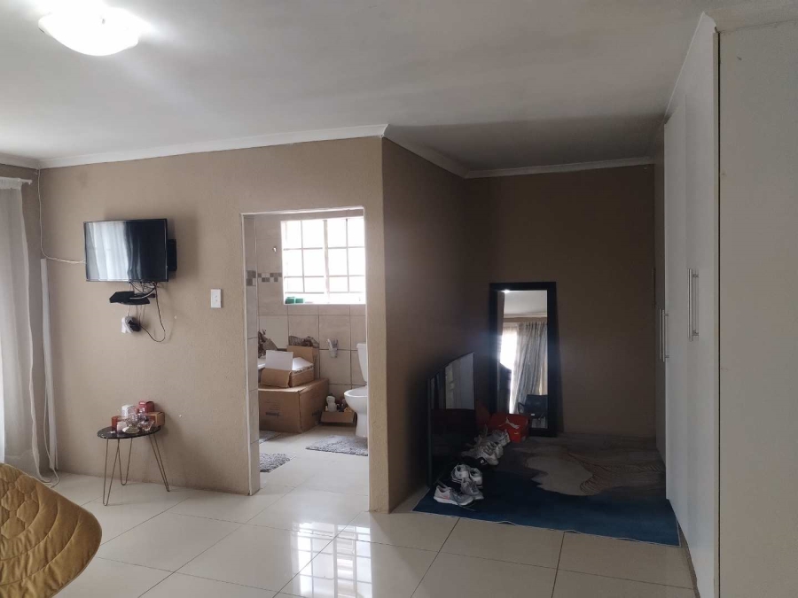 5 Bedroom Property for Sale in Nellmapius Gauteng