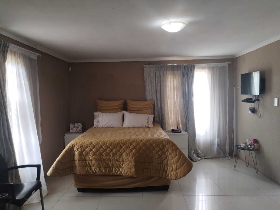 5 Bedroom Property for Sale in Nellmapius Gauteng